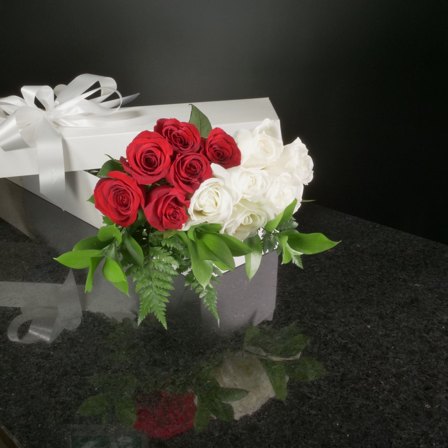 12 Roses / Boxed / Basic