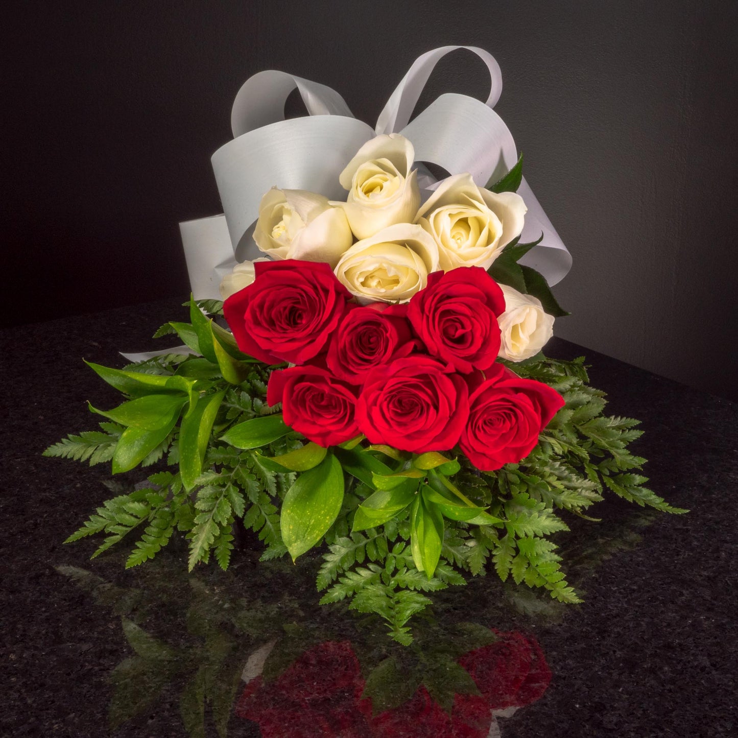 12 Roses / Hand-Tied / Basic