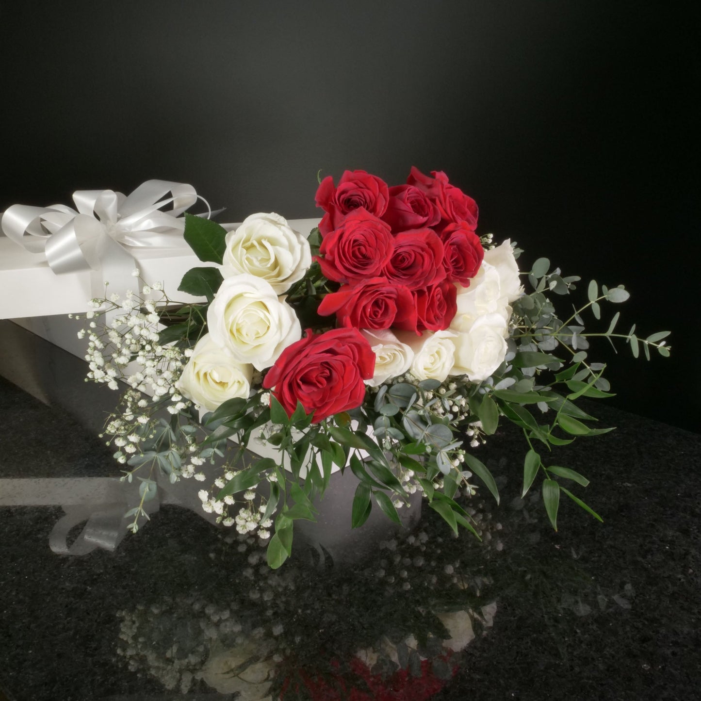 18 Roses / Boxed / Fancy
