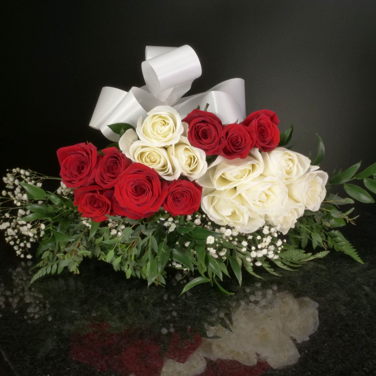18 Roses / Hand-Tied / Fancy