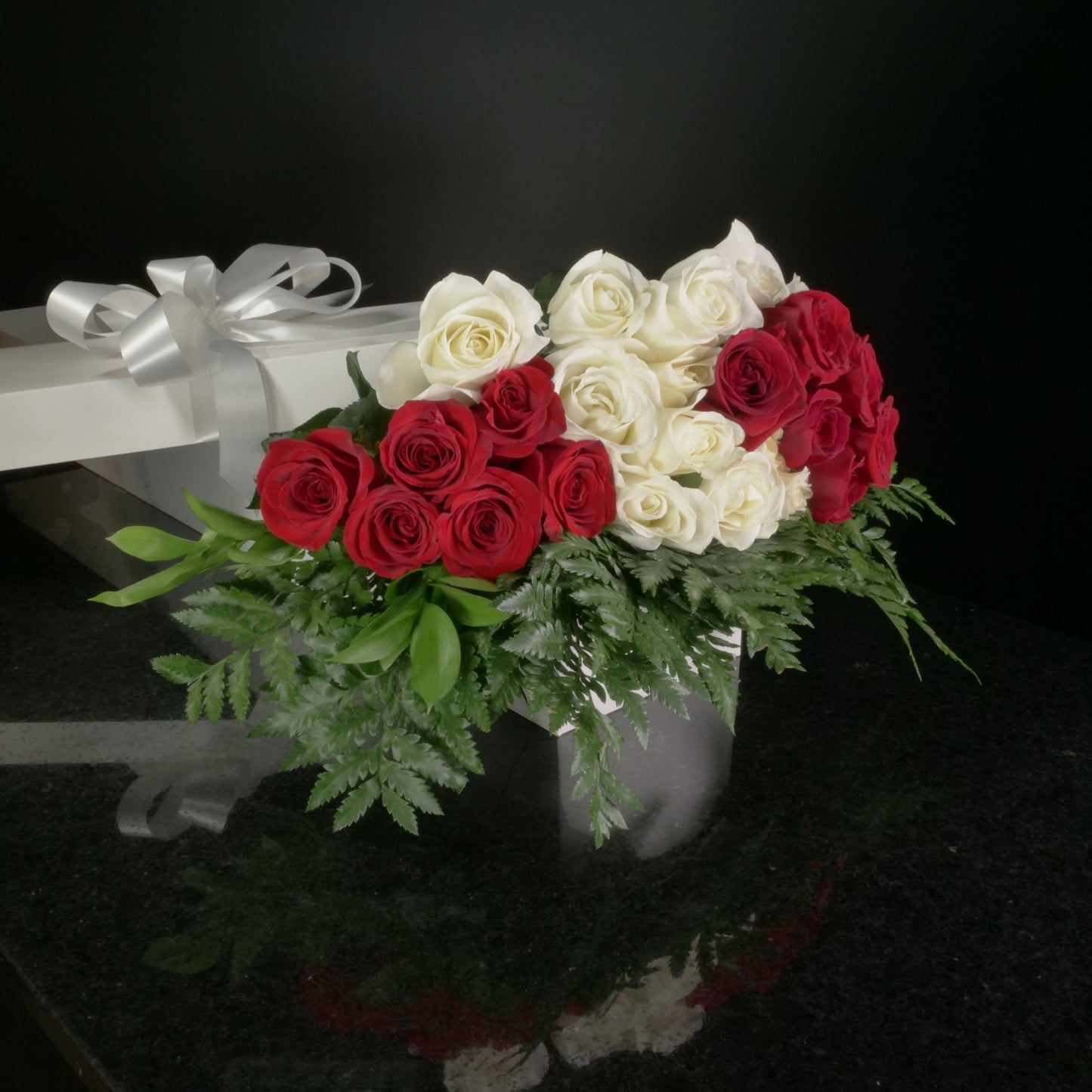 24 Roses / Boxed / Basic