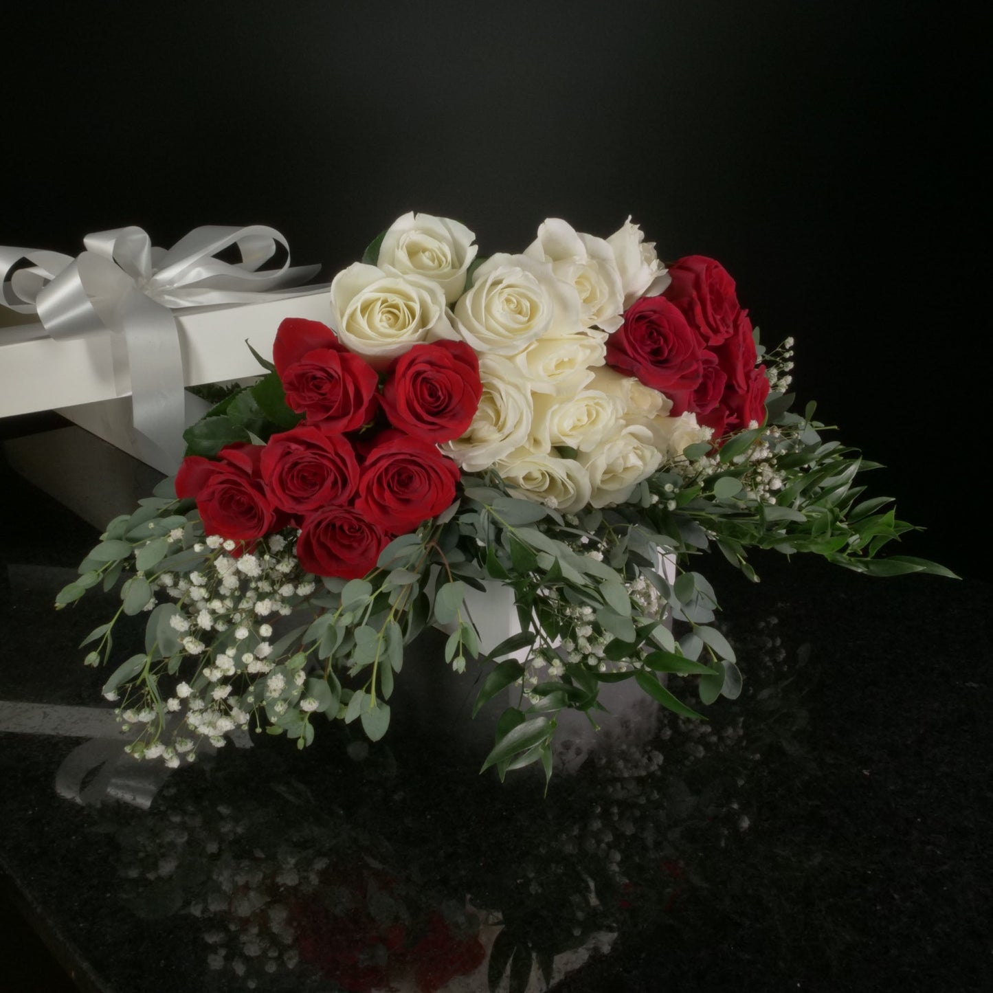 24 Roses / Boxed / Fancy