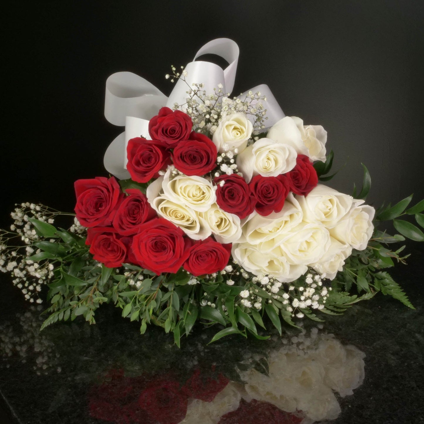 24 Roses / Hand-Tied / Fancy