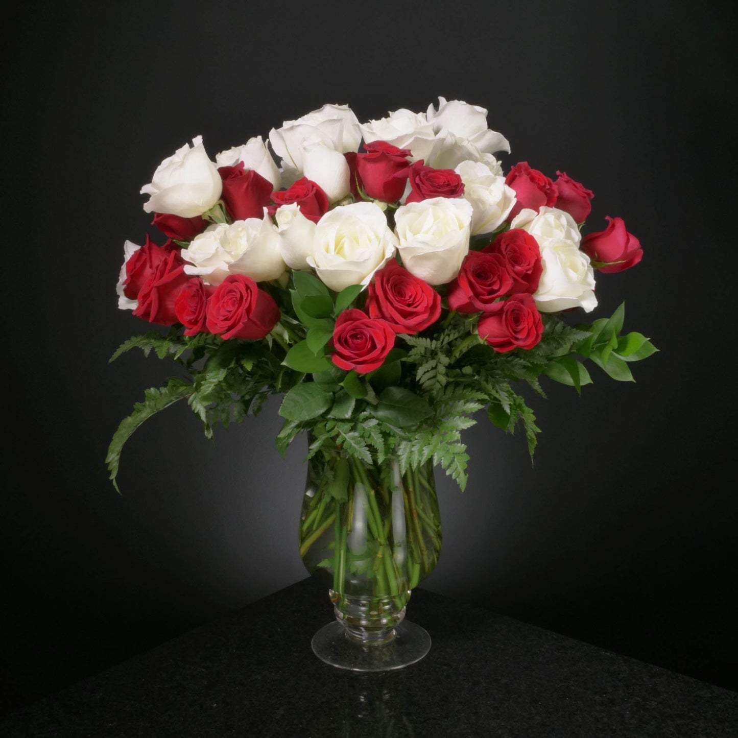 50 Roses / Vase / Basic