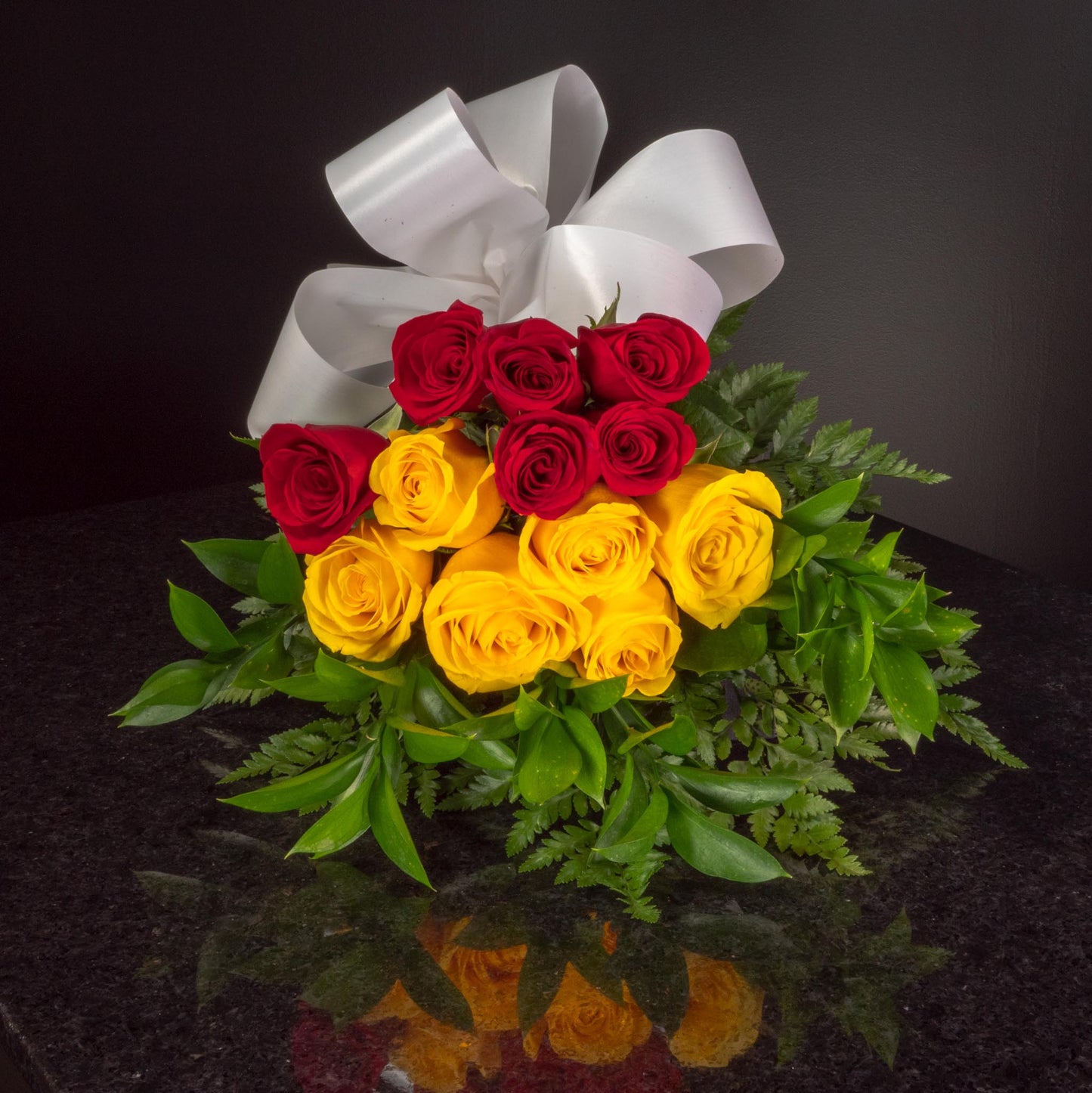 12 Roses / Hand-Tied / Basic