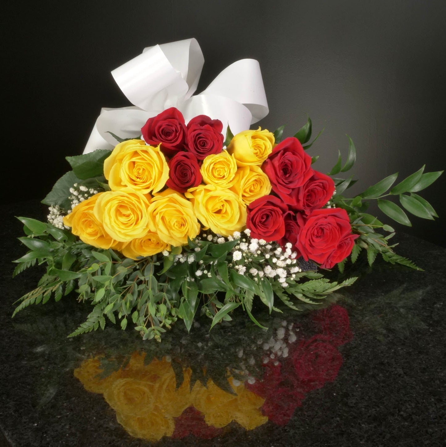 18 Roses / Hand-Tied / Fancy
