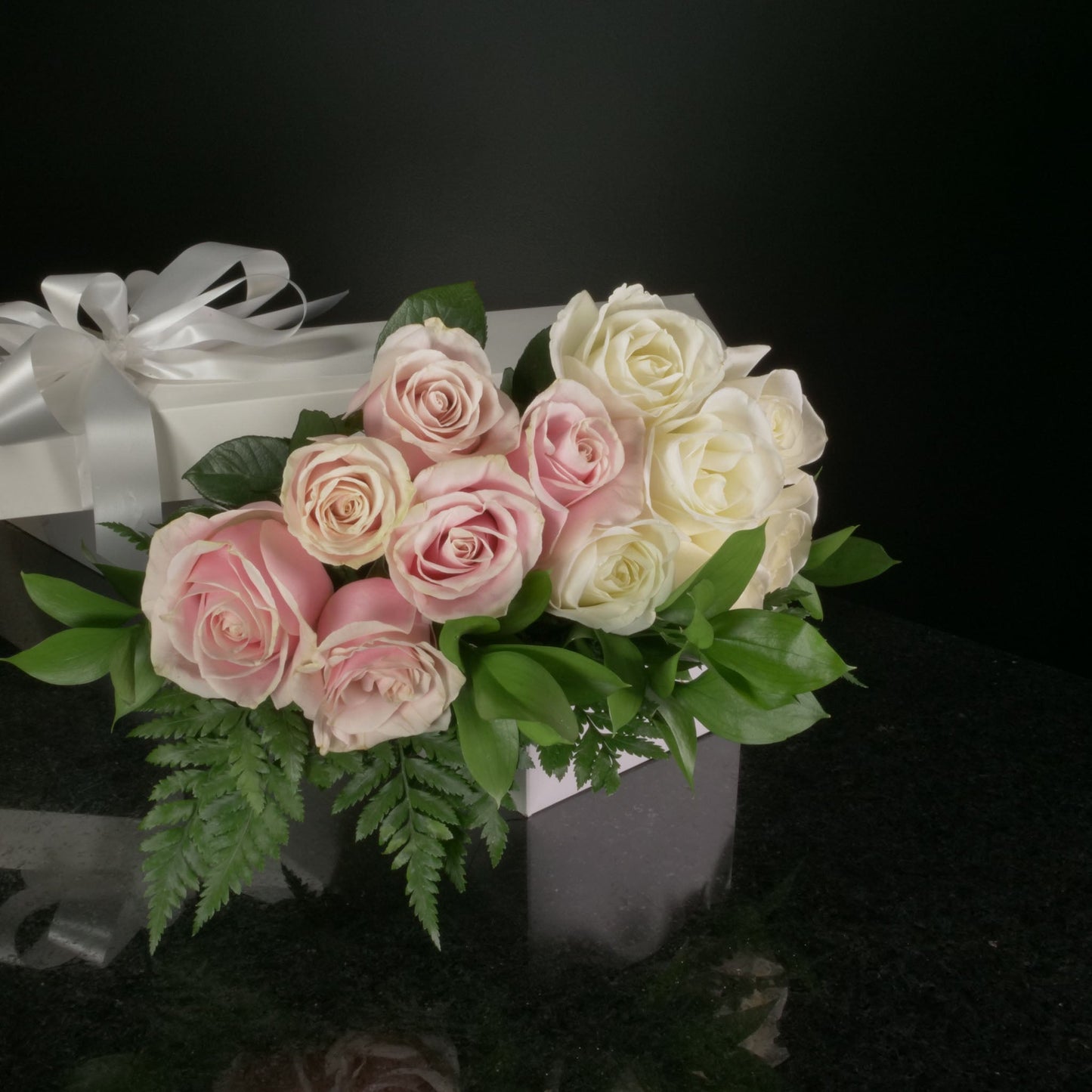 12 Roses / Boxed / Basic