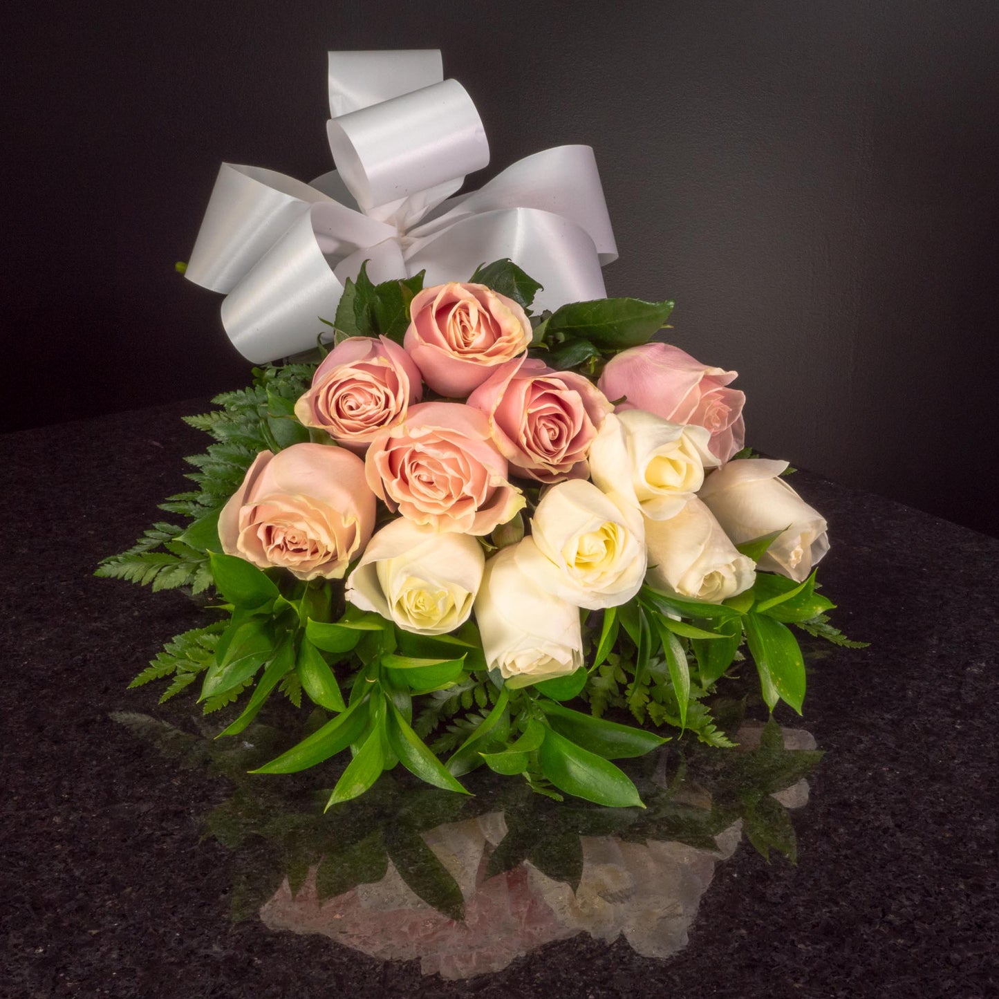 12 Roses / Hand-Tied / Basic