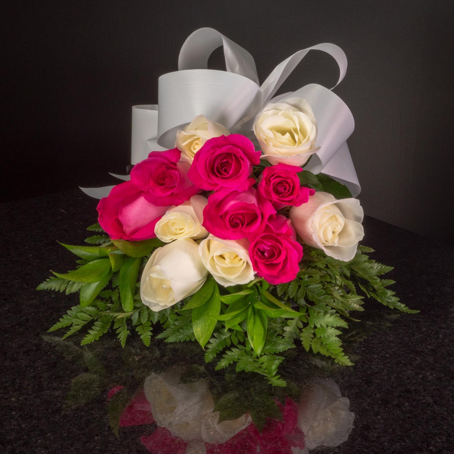 12 Roses / Hand-Tied / Basic