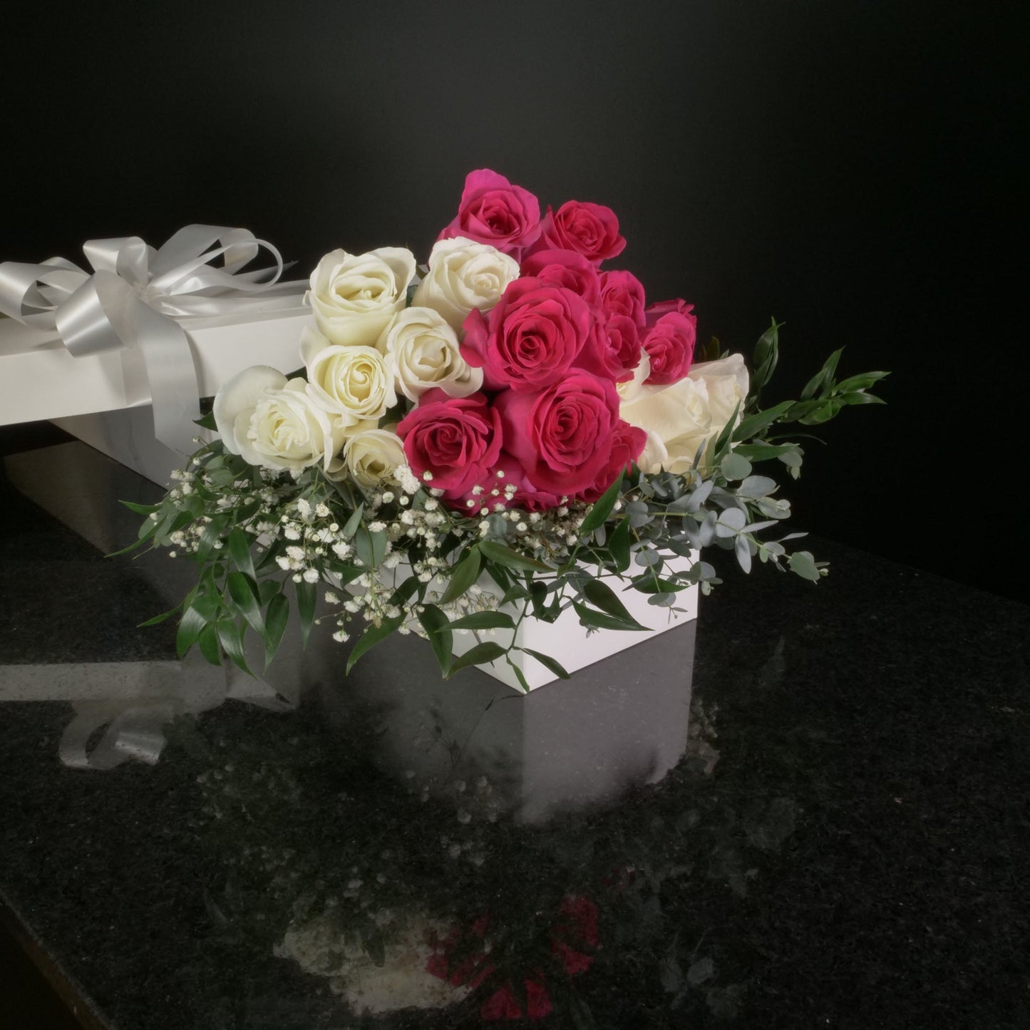 24 Roses / Boxed / Fancy