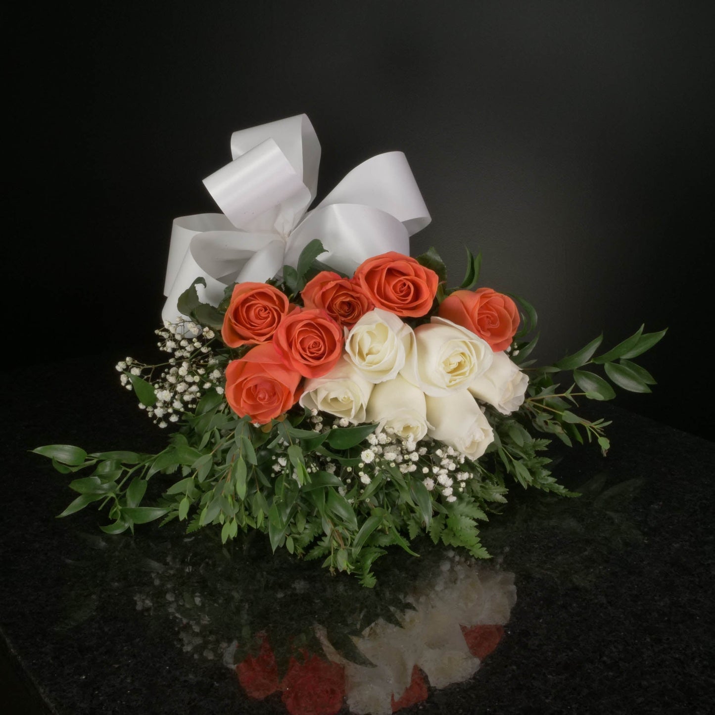 12 Roses / Hand-Tied / Fancy