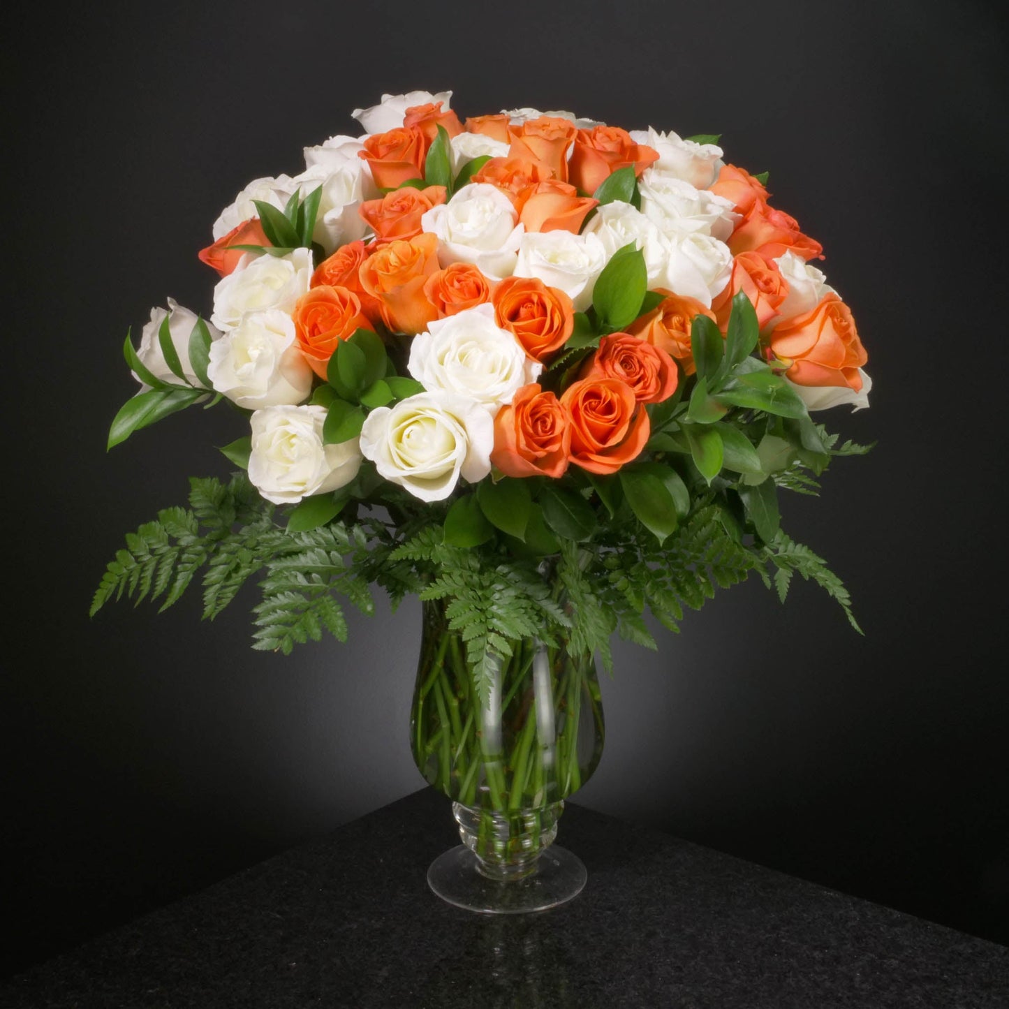 50 Roses / Vase / Basic
