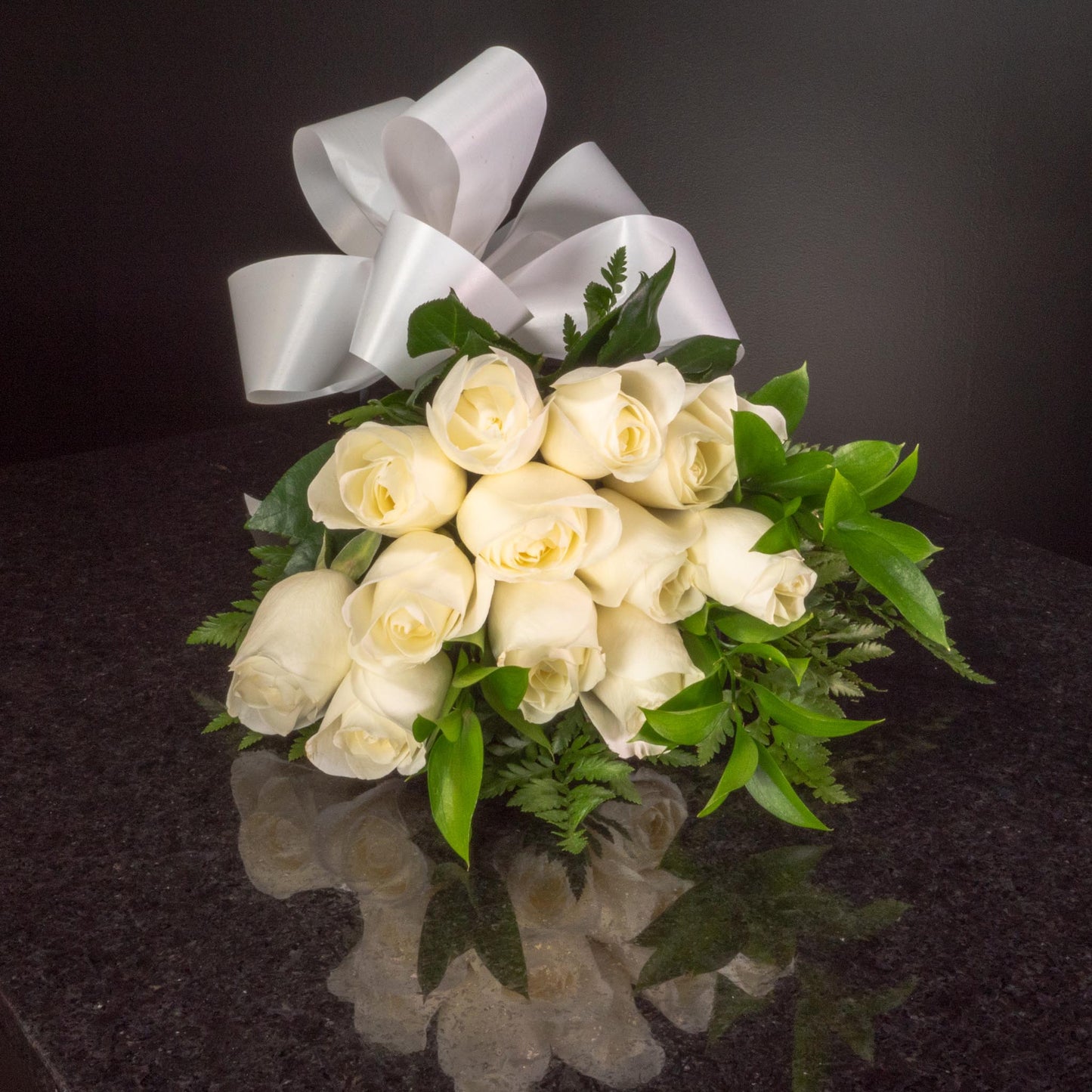 12 Roses / Hand-Tied / Basic