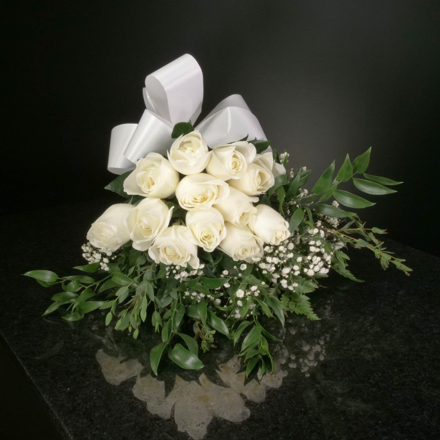 12 Roses / Hand-Tied / Fancy