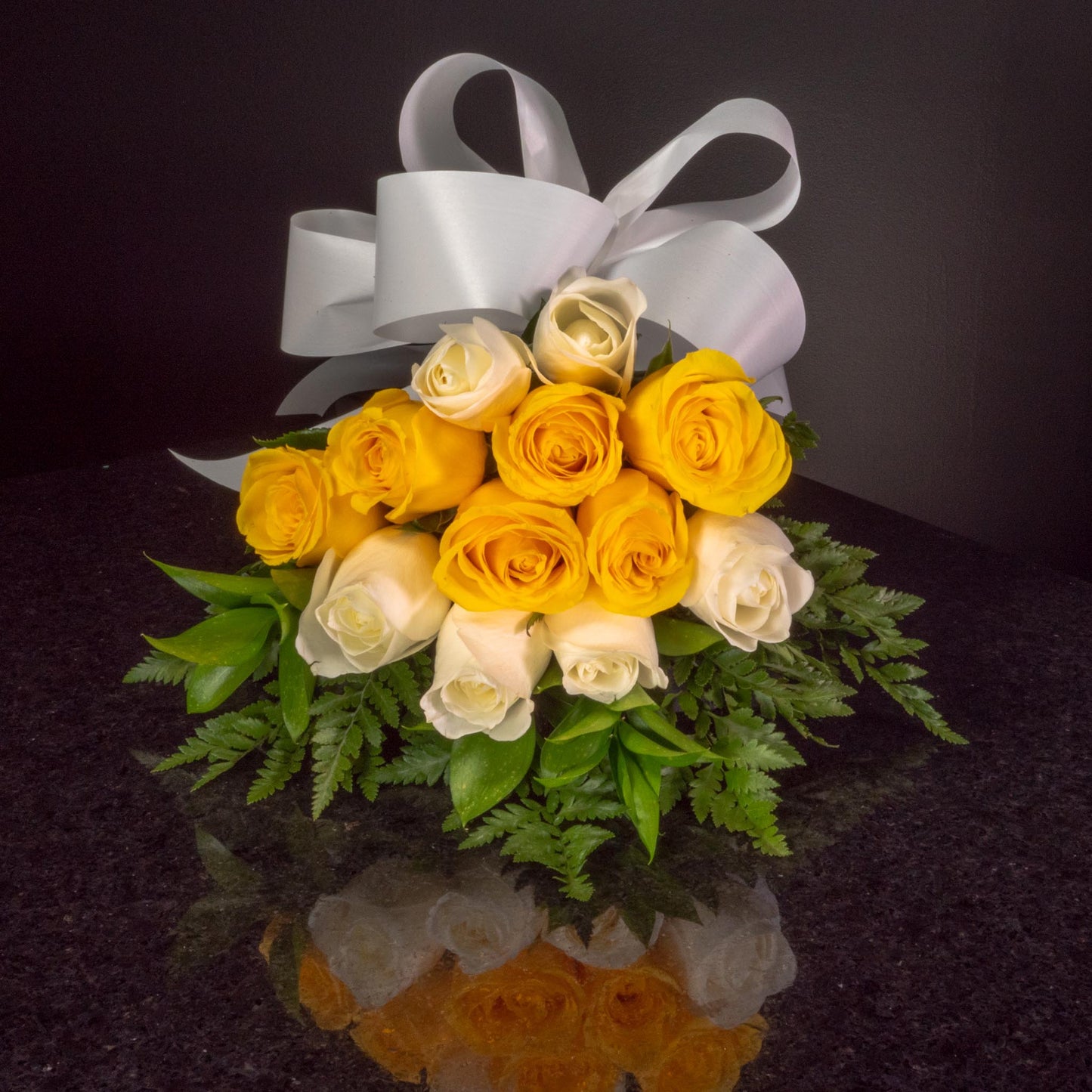 12 Roses / Hand-Tied / Basic