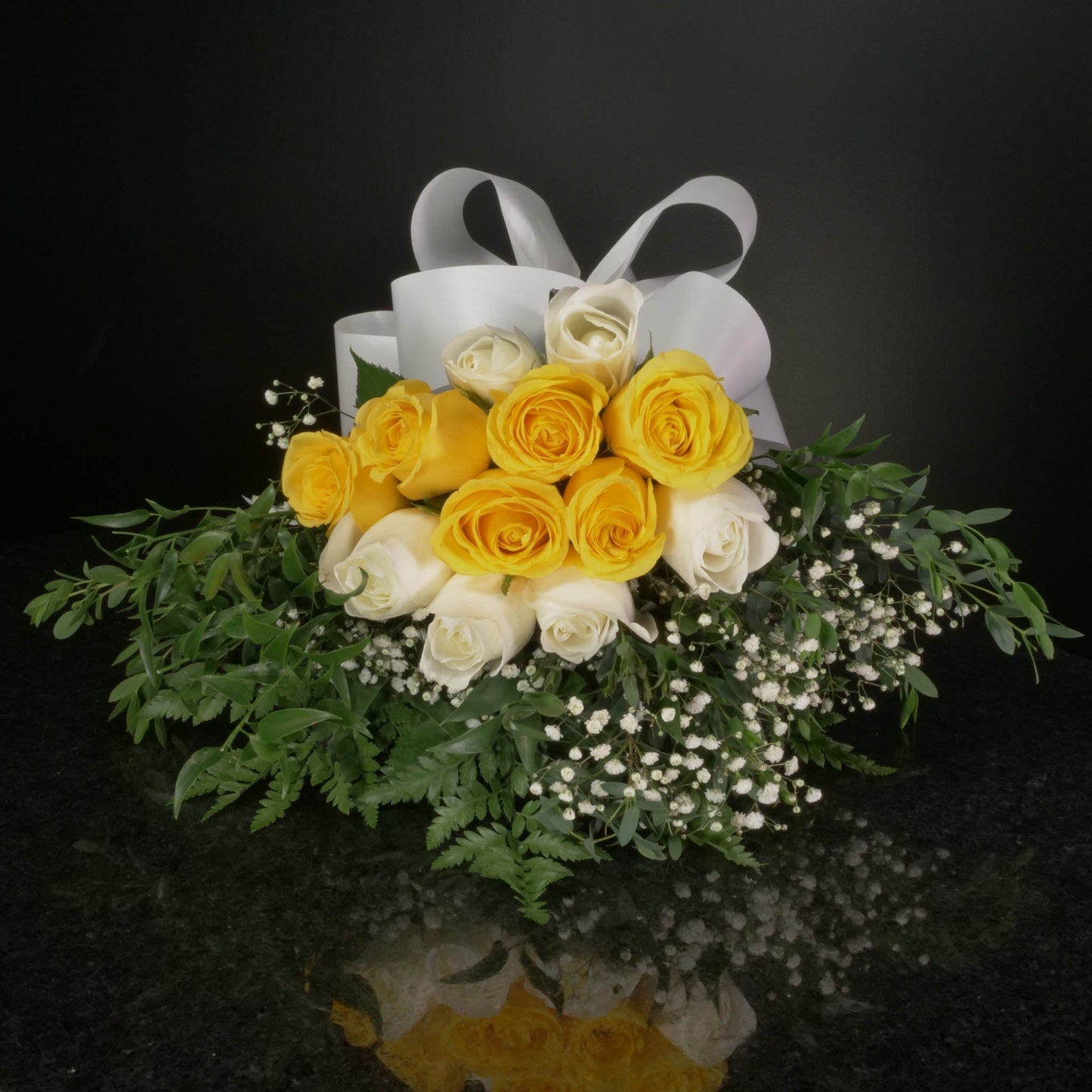 12 Roses / Hand-Tied / Fancy