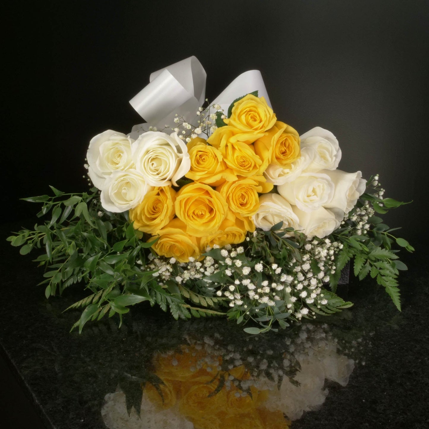 18 Roses / Hand-Tied / Fancy