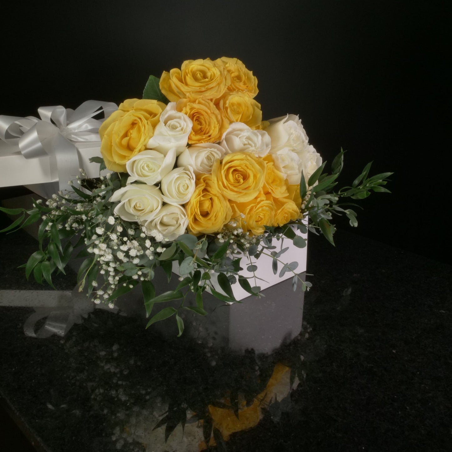 24 Roses / Boxed / Fancy