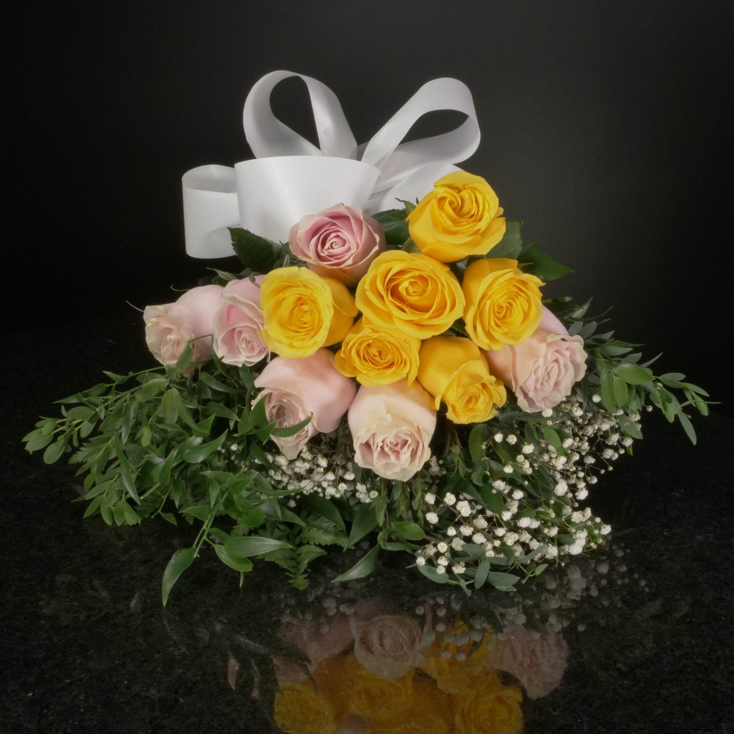 12 Roses / Hand-Tied / Fancy