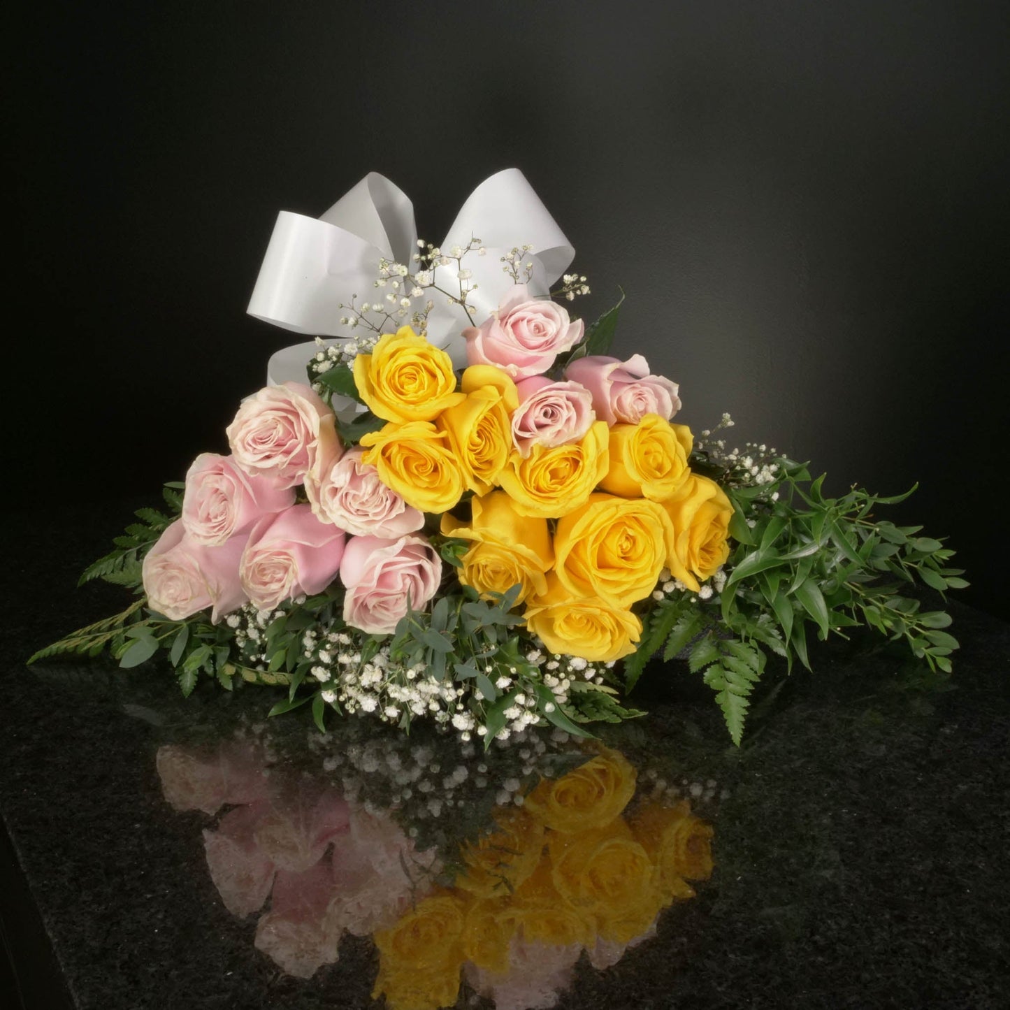 18 Roses / Hand-Tied / Fancy