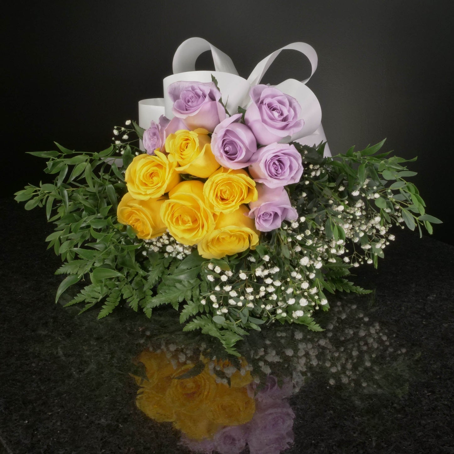 12 Roses / Hand-Tied / Fancy