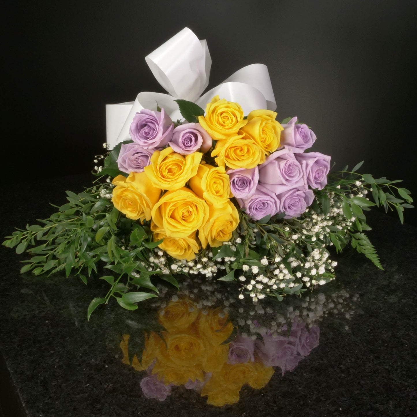 18 Roses / Hand-Tied / Fancy