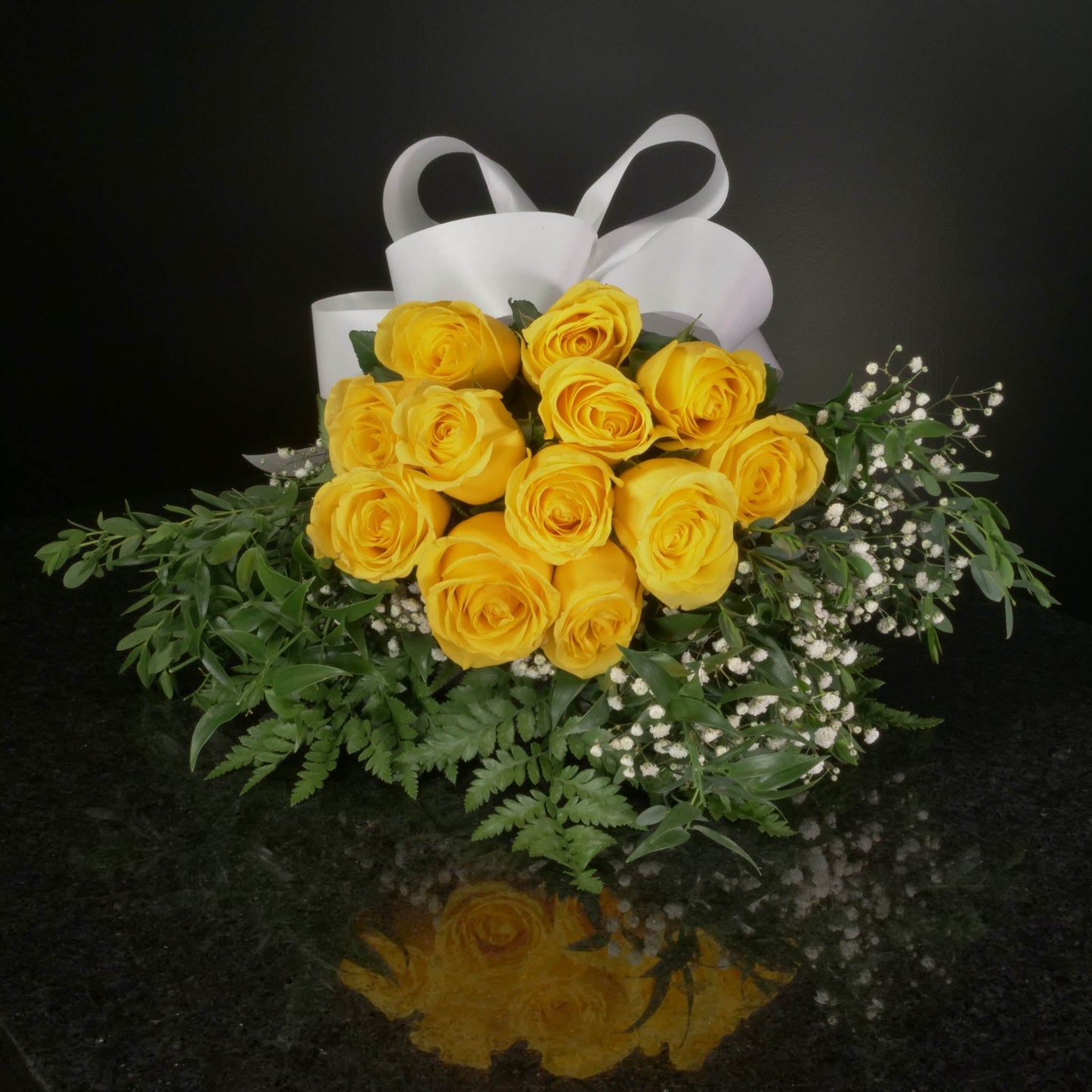 12 Roses / Hand-Tied / Fancy
